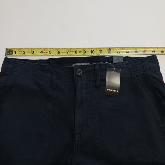 Torrid Lace Up Back Utility Pant Black Size 14 High Rise Crop NWT - Picture 12 of 15